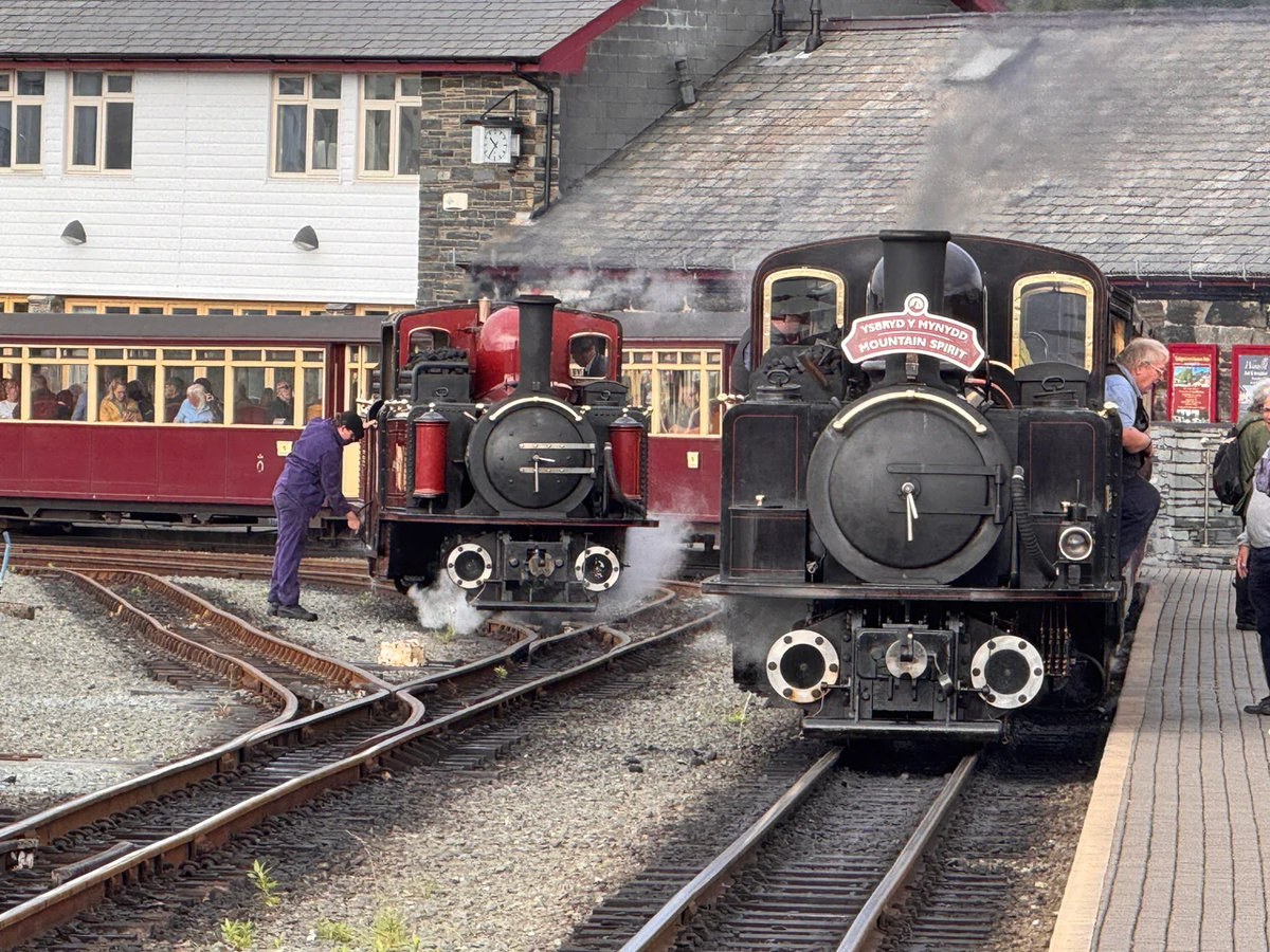 Edwardian Castles in the heart of Snowdonia with a heritage Steam train ...