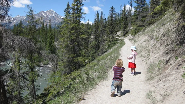 Hiking Maligne Canyon