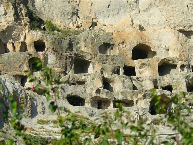 Vardzia cave town