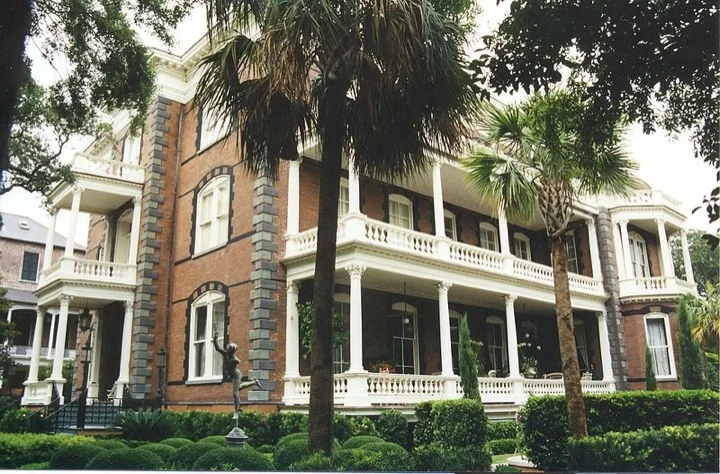 Calhoun Mansion