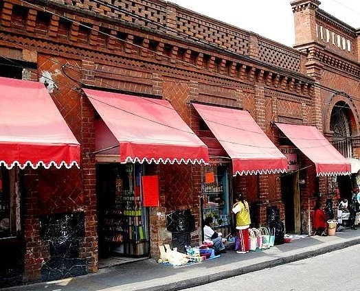 Outside 120 year old Tlalpan Market