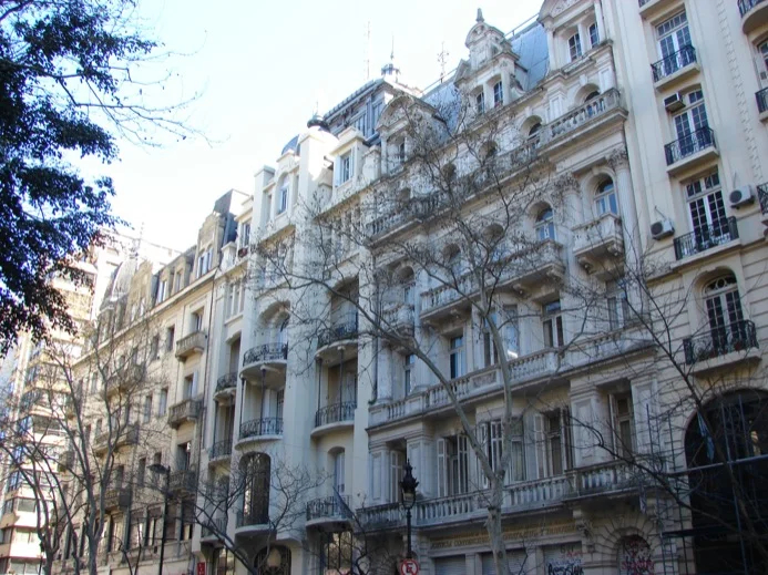 The grand Avenue de Mayo