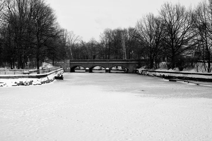 Frozen River in Downtown Berlin (photo by Peter Fauland)