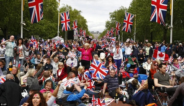 Crowds gathering for Jubilee Concert