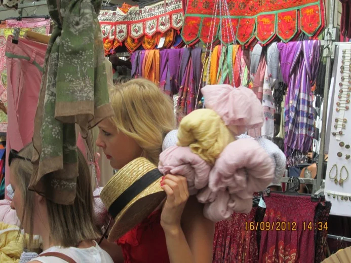 Sunday flea market in Rastro