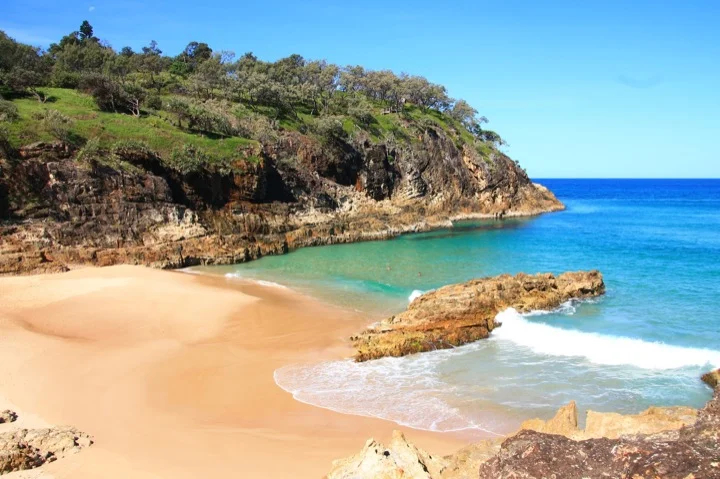 Stunning sand and turquoise waters in Straddie