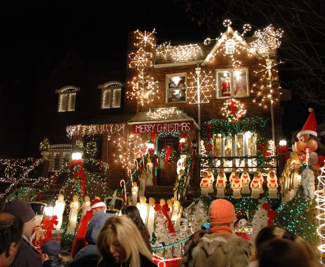 Dyker Heights draws crowds in December