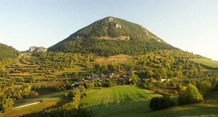Vlkolínec village under Sidorovo Mountain