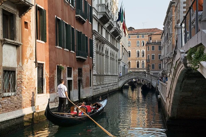 Could you row one of these gondolas?