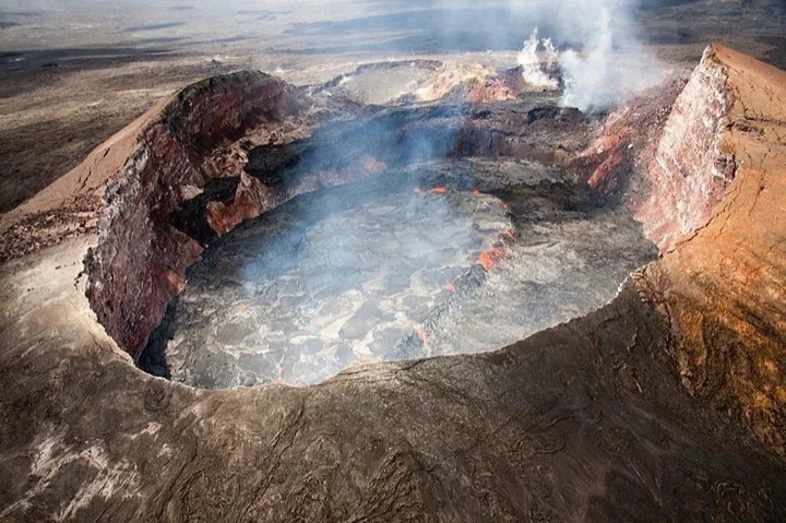 Aerial view of the perched lava lake in Pu'u 'Ō 'ō crater