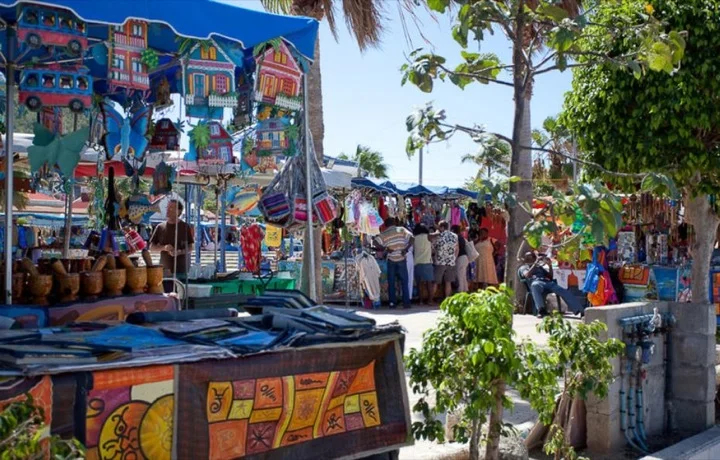 Marketplace in Marigot (photo courtesy Christophe Seger)