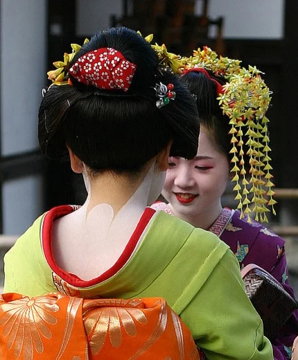 Geisha in Kyoto's Gion District (photo by Daniel Bachler)