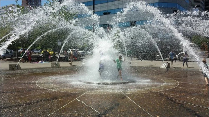 ...and the children IN the fountain