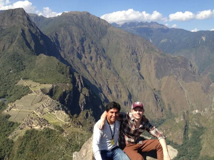 Guide Edwin and his traveller at Machu Picchu