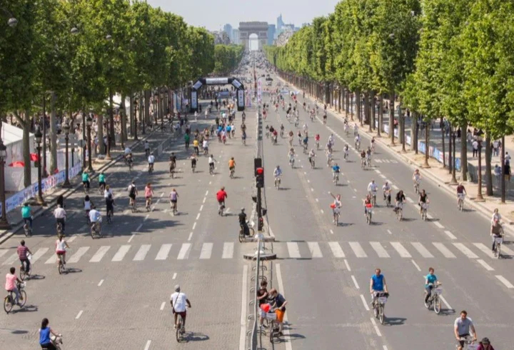 The Champs-Élysées without cars. Photo courtesy Paris City Hall.