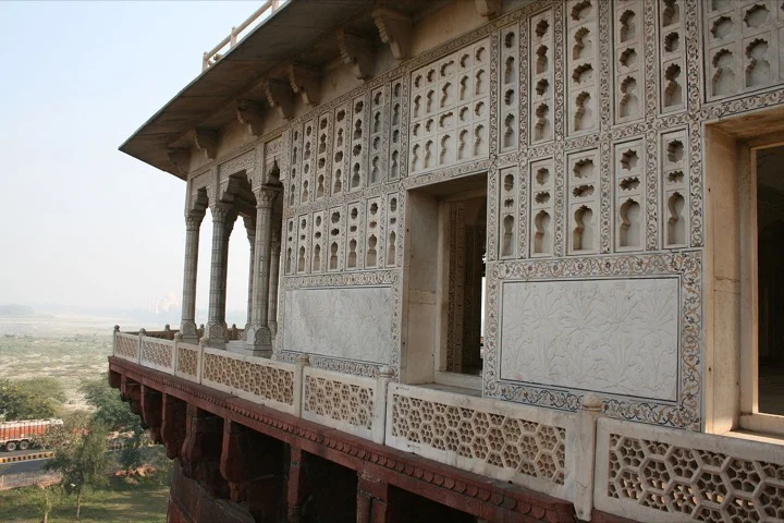 Intricate details of the Agra Fort