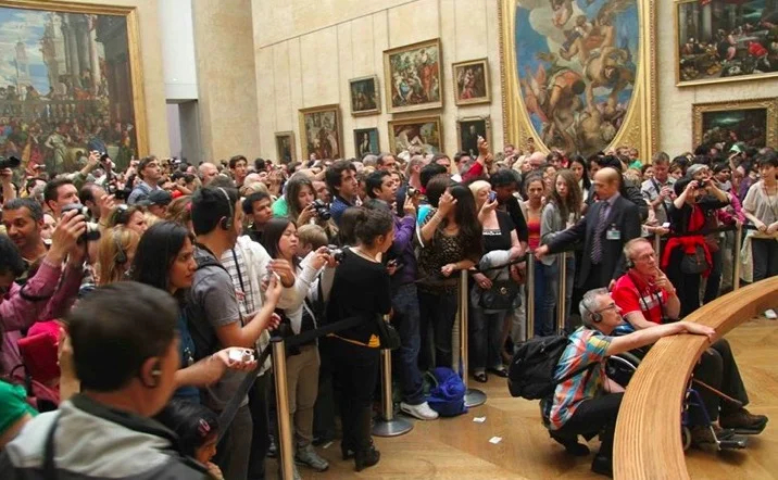 Straining to catch a glimpse of the Mona Lisa