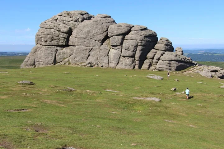 "Hay tor" lures the children