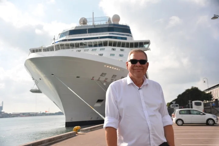 ToursByLocals guide Ivan meets a cruise ship in Copenhagen.