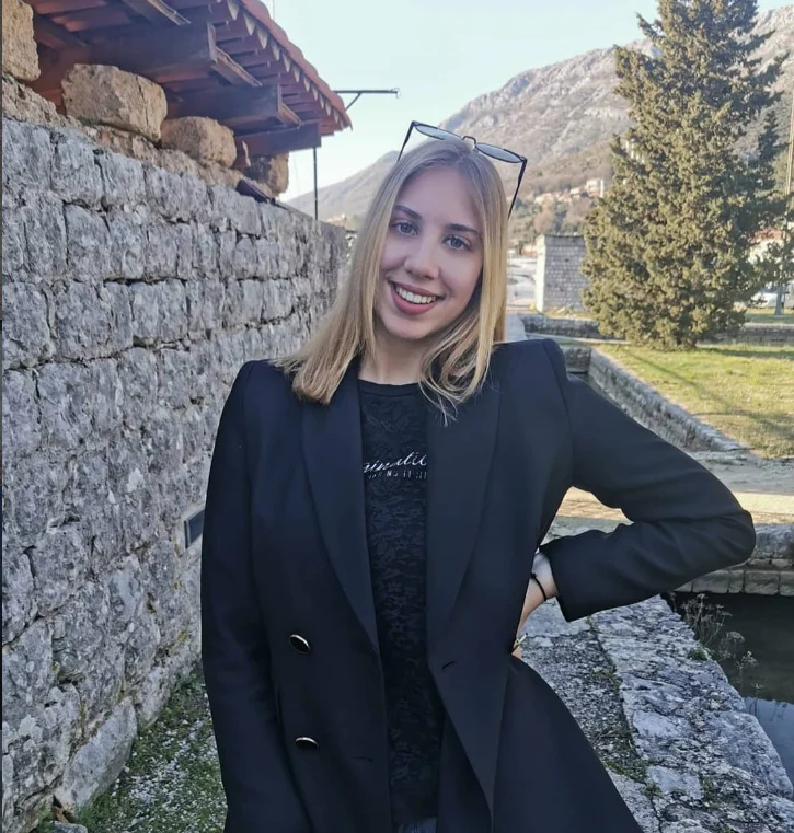 Laura L.