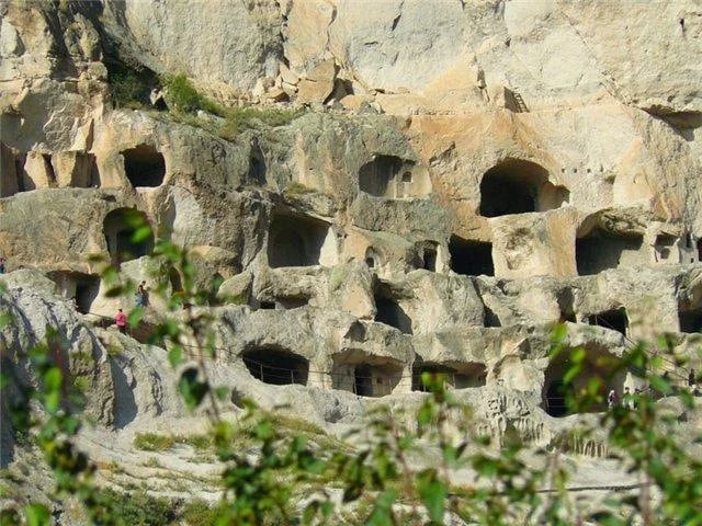 Vardzia cave town