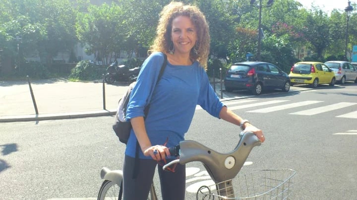 Pamela with a Velib bike