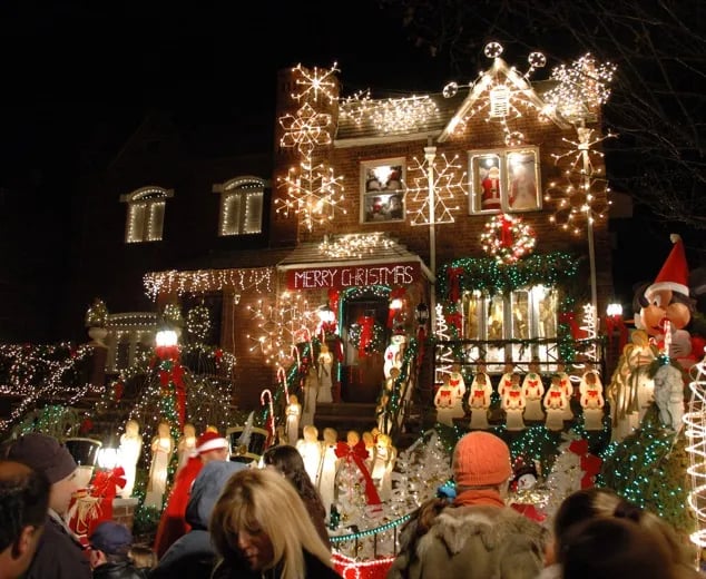 Dyker Heights draws crowds in December