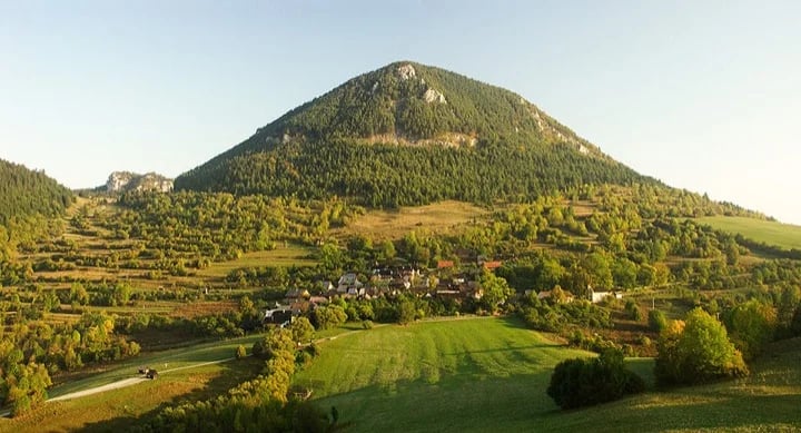 Vlkolínec village under Sidorovo Mountain