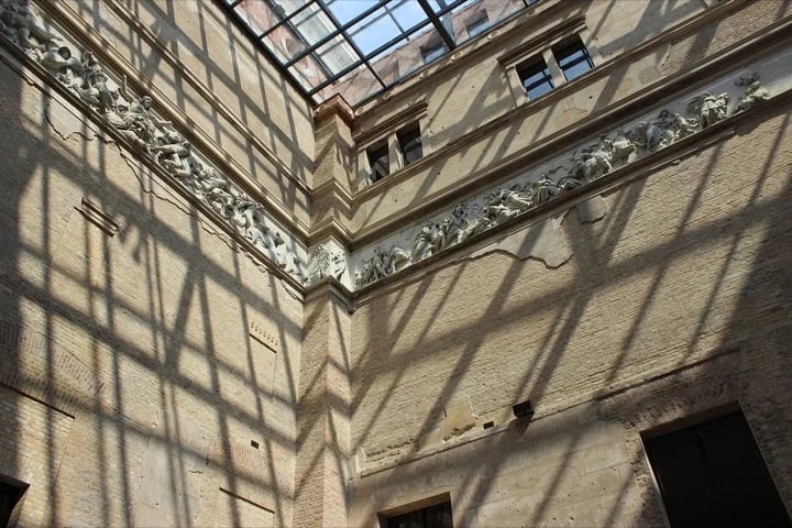 Inside the re-built Neues Museum