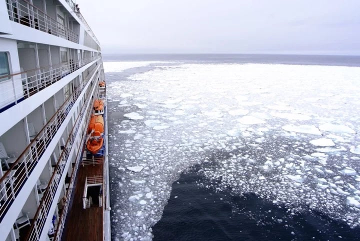 Cruising around Svalbard, Norway