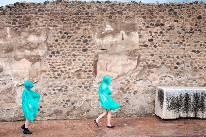Pompeii with kids - fun even on a rainy day