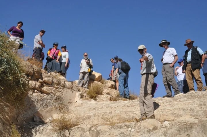 Shmuel guiding