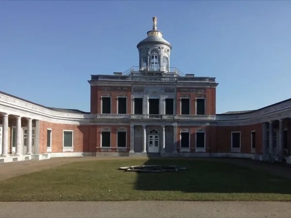 Private Tour: Potsdam without a coach.Historic city center and the landscape Garden of the -Potsdam Conference- Palace