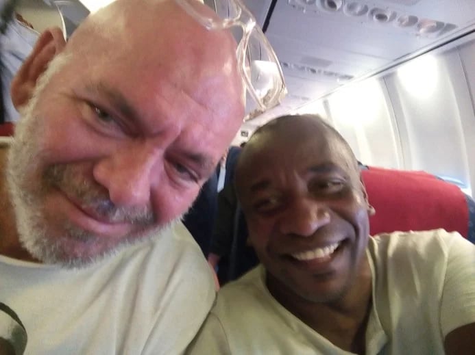 My guest is from USA, we are flying from Fort Dauphin to Antananarivo