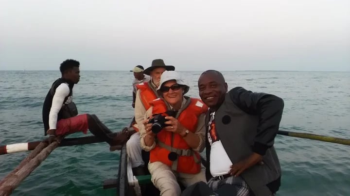 My guests are from USA. we are sailing to Anakao from Toliara. We try to see the red tail tropic birds in Anakao.