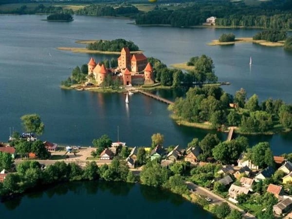 Vilnius Old Town and Trakai Private Tour