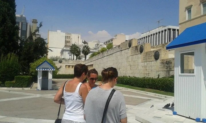 Walking in Athens, Syntagma