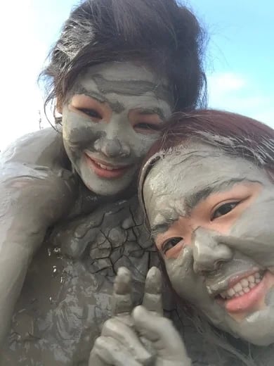 Awesome fun at the Mud Spa with a guest from Singapore