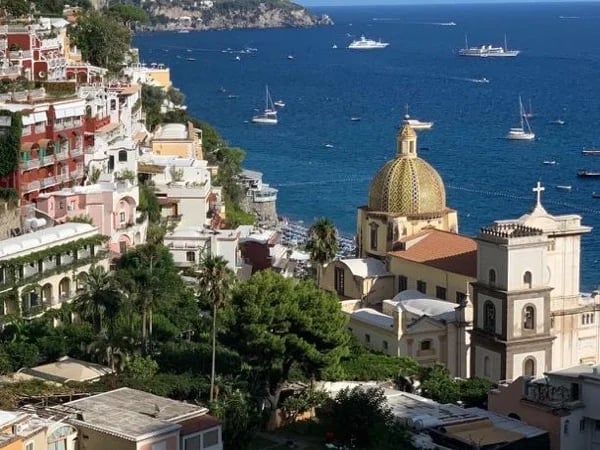 Meet fashion and wine in Positano in a walking tour