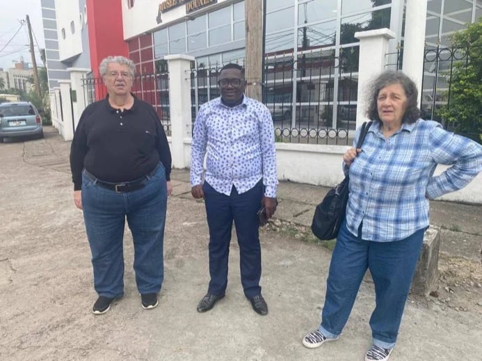 photo with travellers