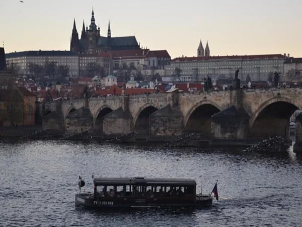 Short Walking Tour of Prague center with a Boat Ride