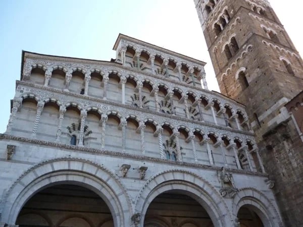 Lucca-Pisa full day excursion from Florence