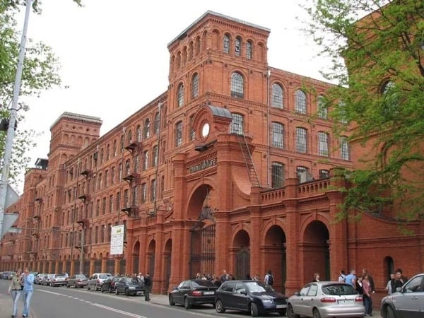 Warsaw & Lodz Historical Tour: Two Towns in One Day