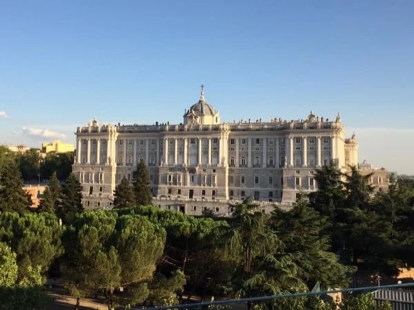 Madrid Full day Tour: Bourbon and Habsburg Quarters and Royal Palace