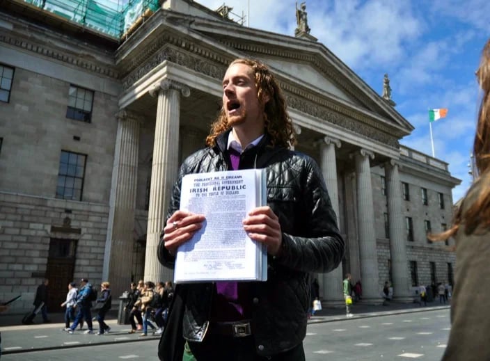 Garvan in front of the GPO reading the declaration