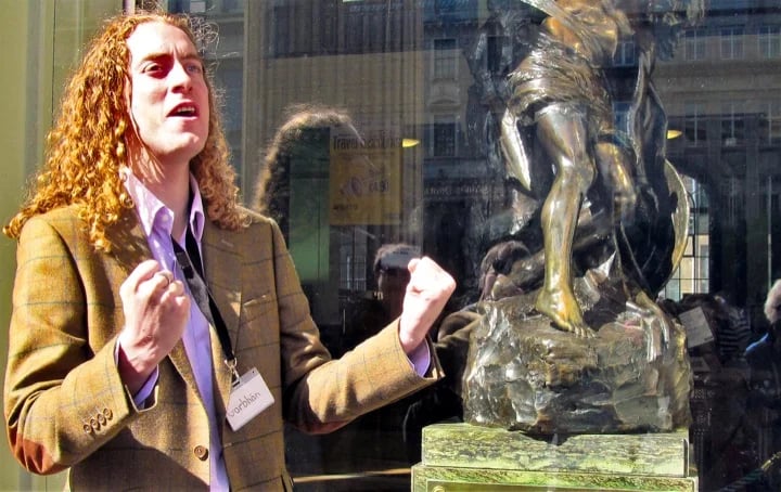 Garvan Impassioned in front of Cú Chulainn