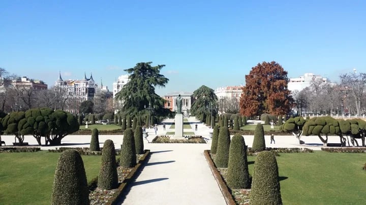 RETIRO PARK.. MADRILEÑOS FAVORITE SPOT TO RELAX!