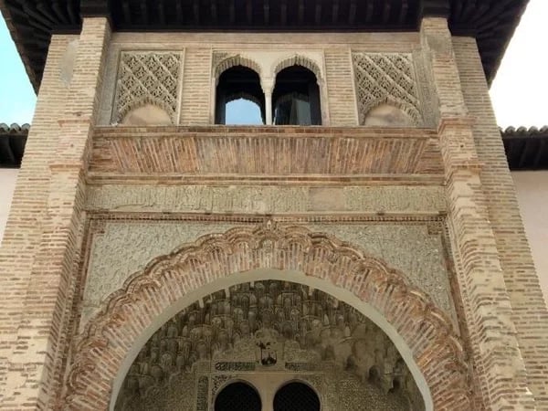 History, food tasting and tapas in Granada