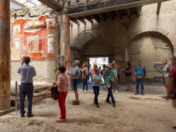Let's discover Herculaneum in a 2 hours walking tour