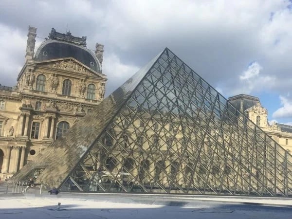 Louvre with an Art historian - Indoor Live Virtual Tour